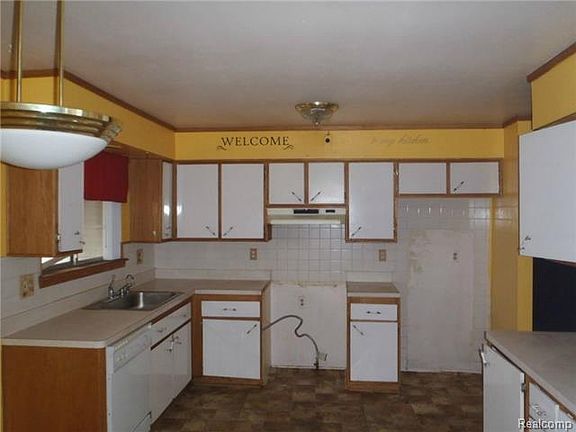 4th image of 38479 Meadowlawn St