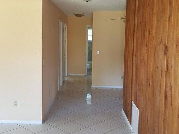 4th image of 1742 Montana Ave NE