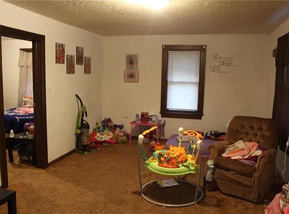 2nd image of 811 E Albert Ave