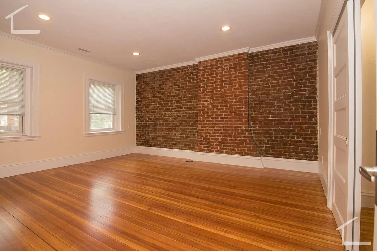 Building Photo - 1616 Beacon St #102