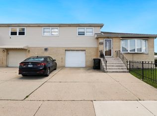 3939 Bobby Ln, Schiller Park, IL 60176