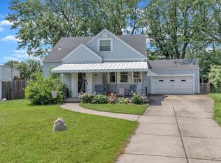 28 Charnwood Dr, Cheektowaga, NY 14215