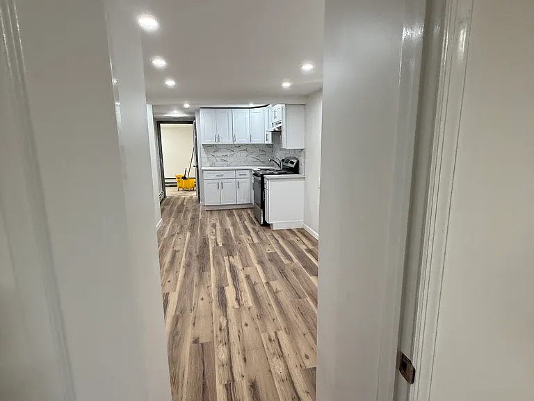 128 Campbell Ave #BASEMENT — Photo 14