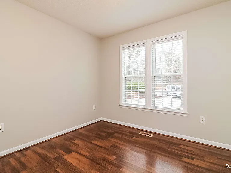 100 Collie Cir — Photo 12