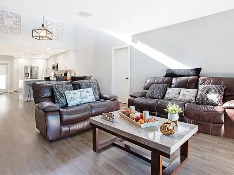 10048 SW 16th St #10048 — Photo 1