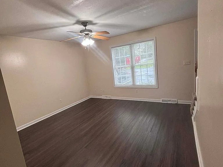 102 Jeremiah Ct — Photo 24