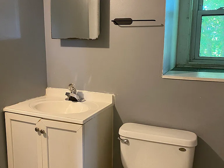 454 Colchester Ave #5 — Photo 6