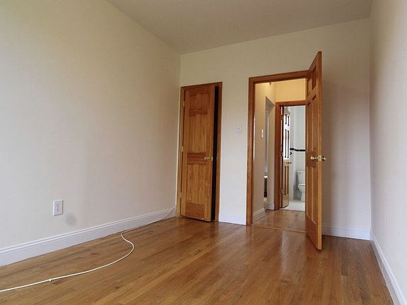3rd image of 1124 46th Ave APT 4E
