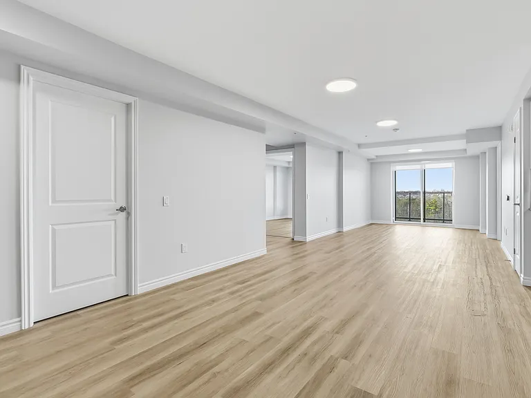 425 Watson Pkwy N — Photo 21
