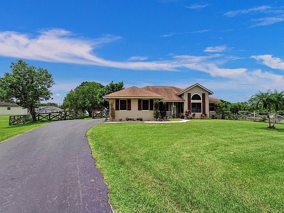 3rd image of 20524 SW 52nd Manor