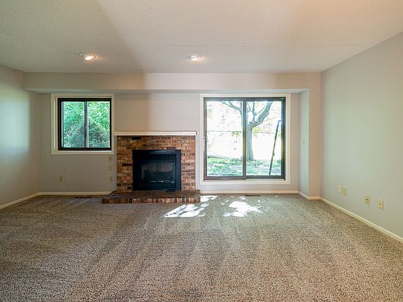 4th image of 220 Bridlewood Dr