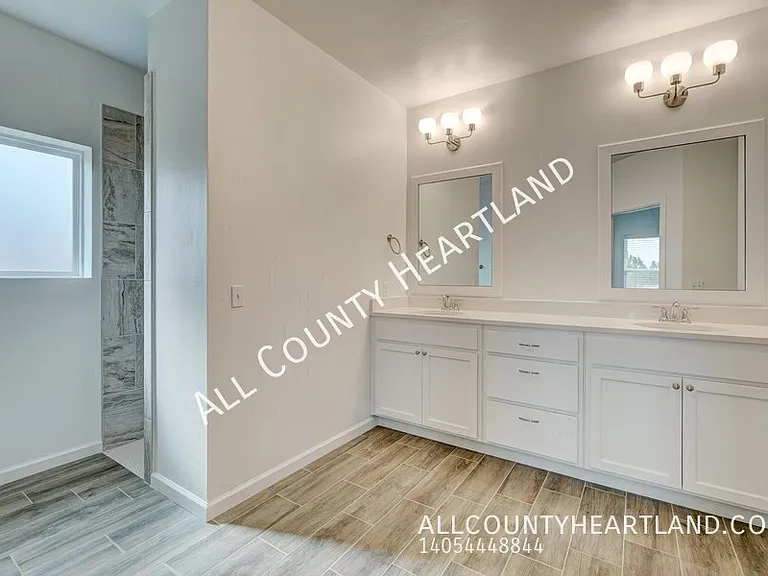 528 NW 175th St — Photo 12