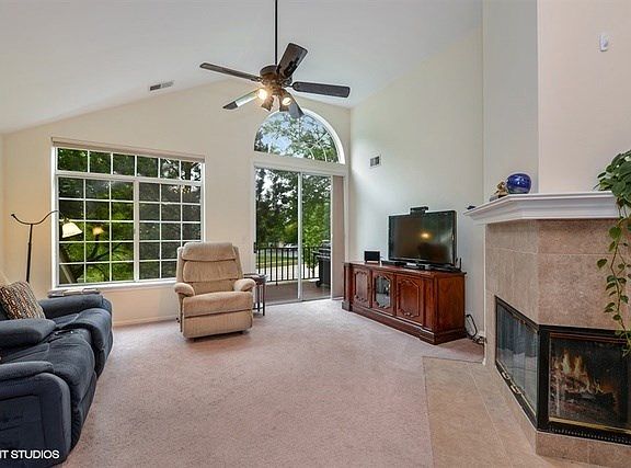 3rd image of 376 Ashford Cir Unit 2