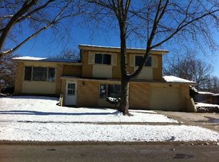 320 Lyons Dr, Bolingbrook, IL 60440