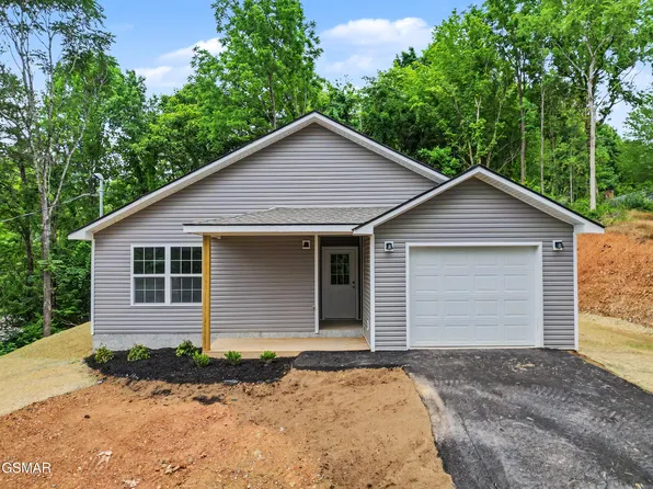 410 Day Springs Rd, Pigeon Forge, TN 37863
