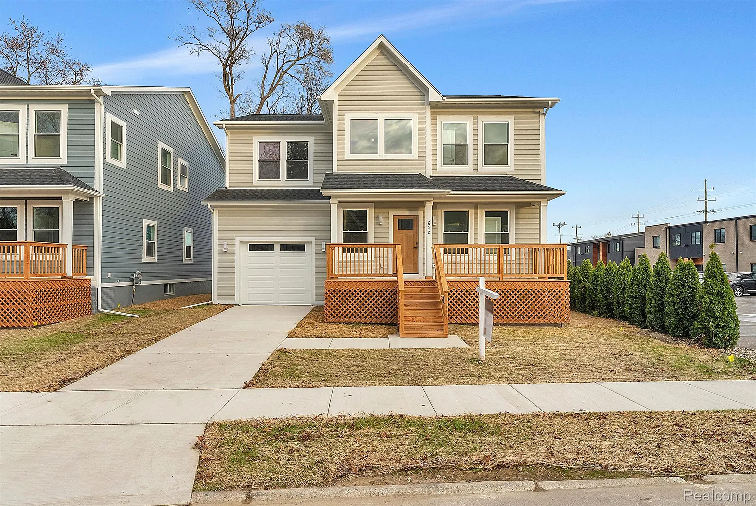 2742 Grayson St photo 1