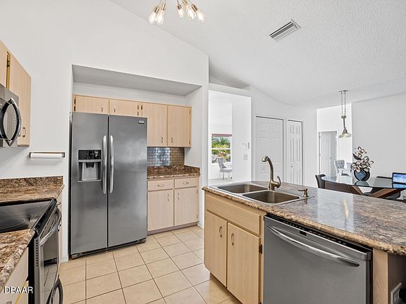 4th image of 39 Parkview Ln