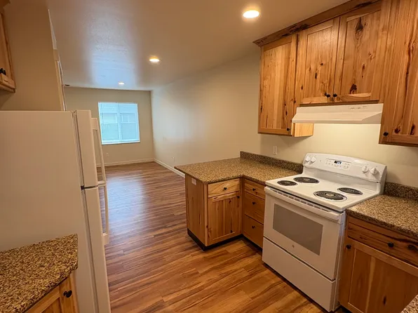 1842 City View St, Eugene, OR 97405