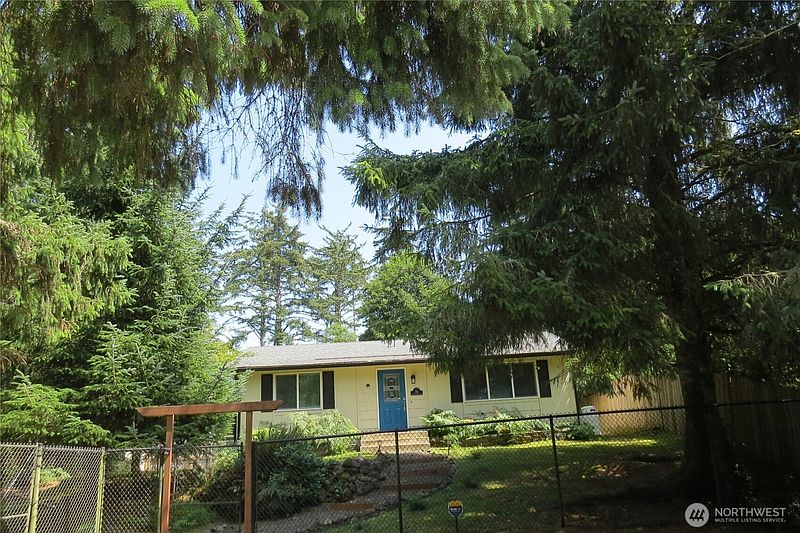 2nd image of 770 Duck Lake Drive SE