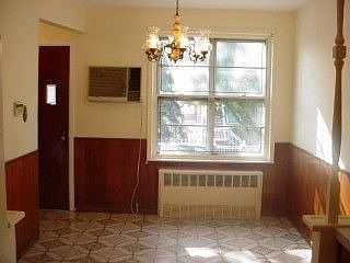 2nd image of 981 E 89th St