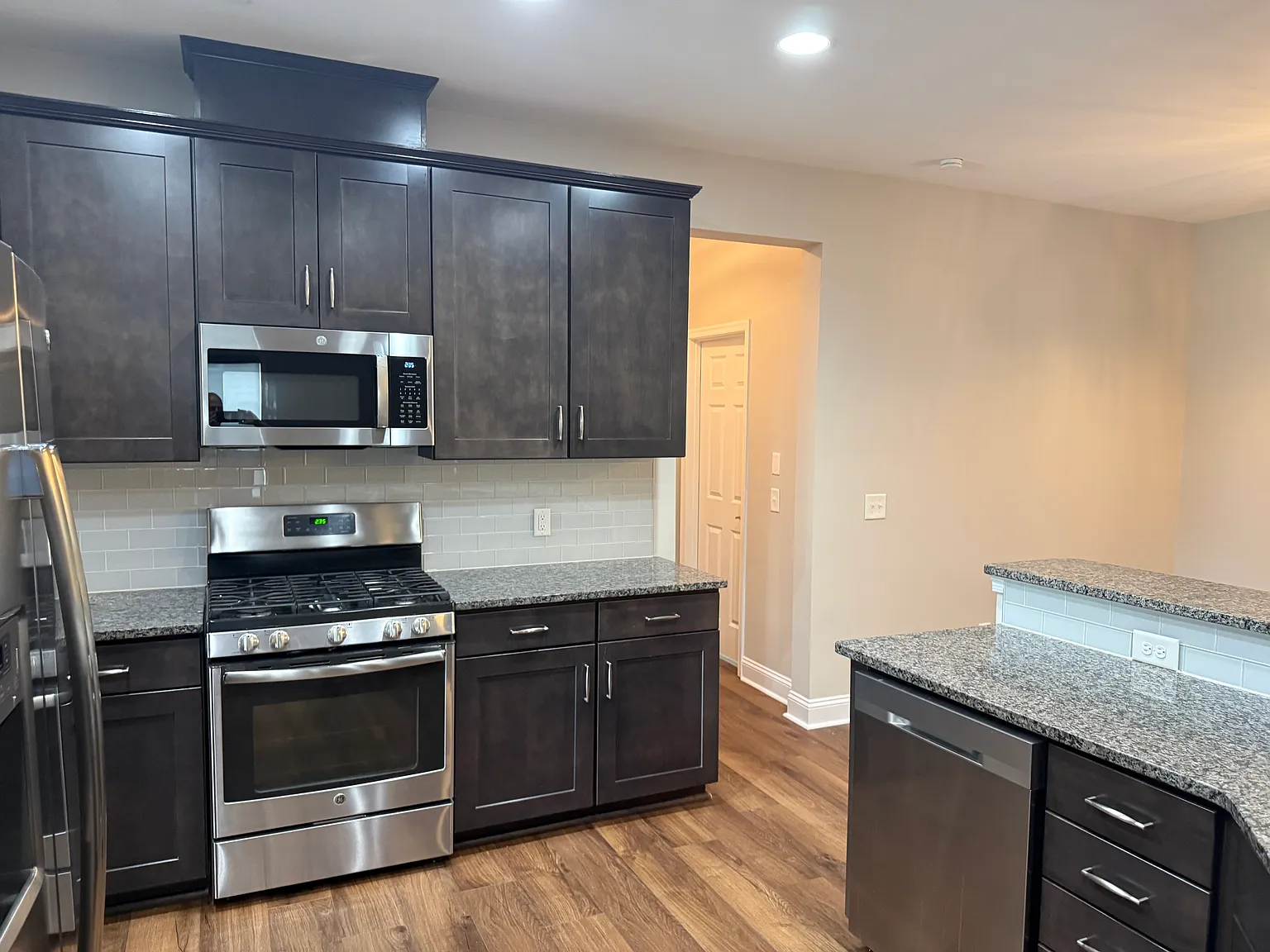 4 bed, 3417 sqft, $3,400 — Photo 3
