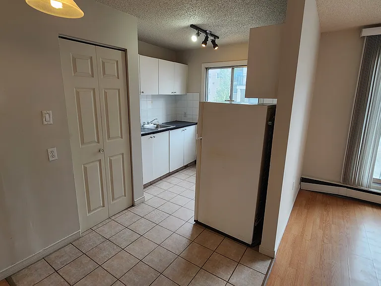 1724 10a St SW #204 — Photo 4