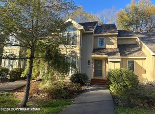 844 Crest Pines Ln, Pocono Pines, PA