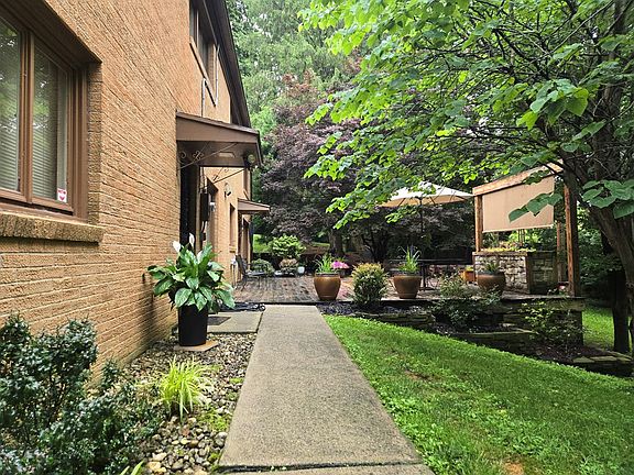 5th image of 2480 Micklethwaite Rd