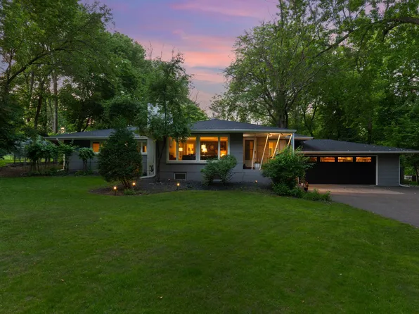 18150 Honeysuckle Ln, Deephaven, MN 55391