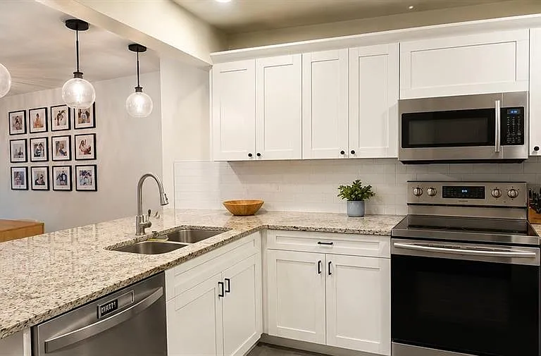 2414 W Chicago Ave — Photo 5