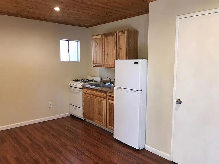 54100 Pine Crest Ave #5 — Photo 2