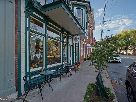 4th image of 104 E German St