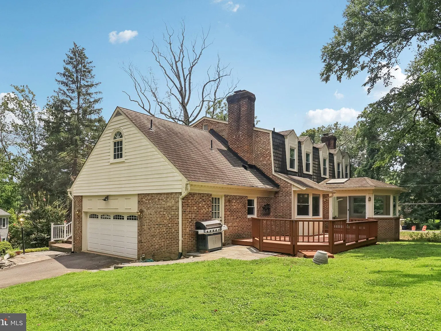 5 bed, 4.5 bath, 4897 sqft, $6,800 — Photo 3
