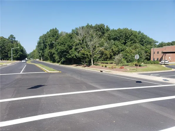 20 Hunt Club Blvd, Hampton, VA 23666