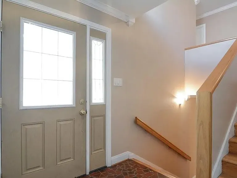 4823 Arlington Dr — Photo 2