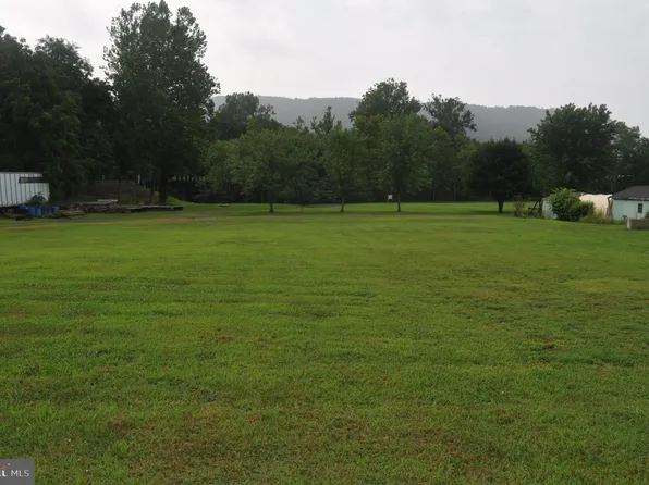 34 Pine St, Millersburg, PA 17061