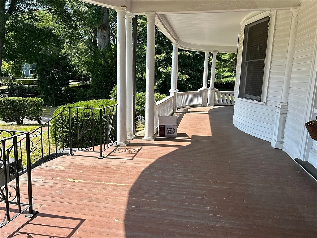 3 bed, 1.5 bath, 2000 sqft, $4,400 — Photo 2