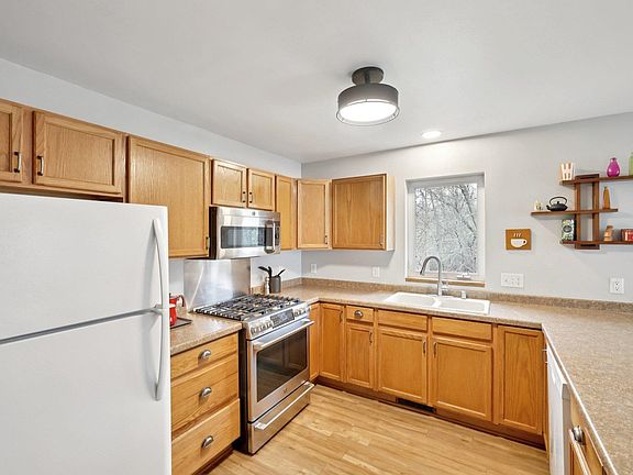 3rd image of 1027 Melvin Ct