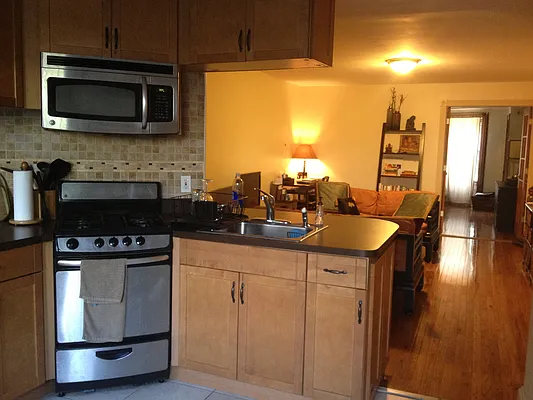 Rented by Flateau Realty | media 16