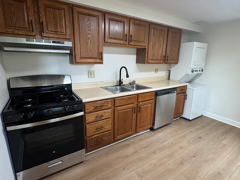 1504 Parkade Blvd #A — Photo 2