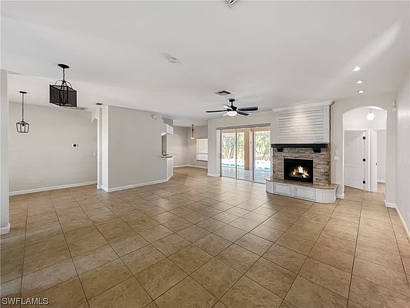 4th image of 4405 SW 26th Ave