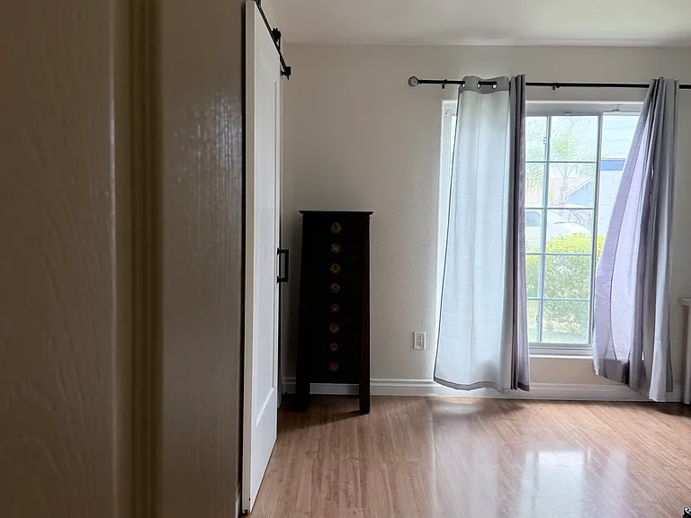 Oak Ct — Photo 10