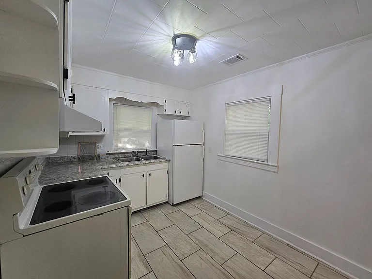326 Pickett Pl — Photo 3