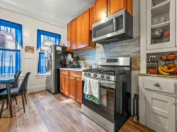 1517 Jefferson Avenue image 2 of 16