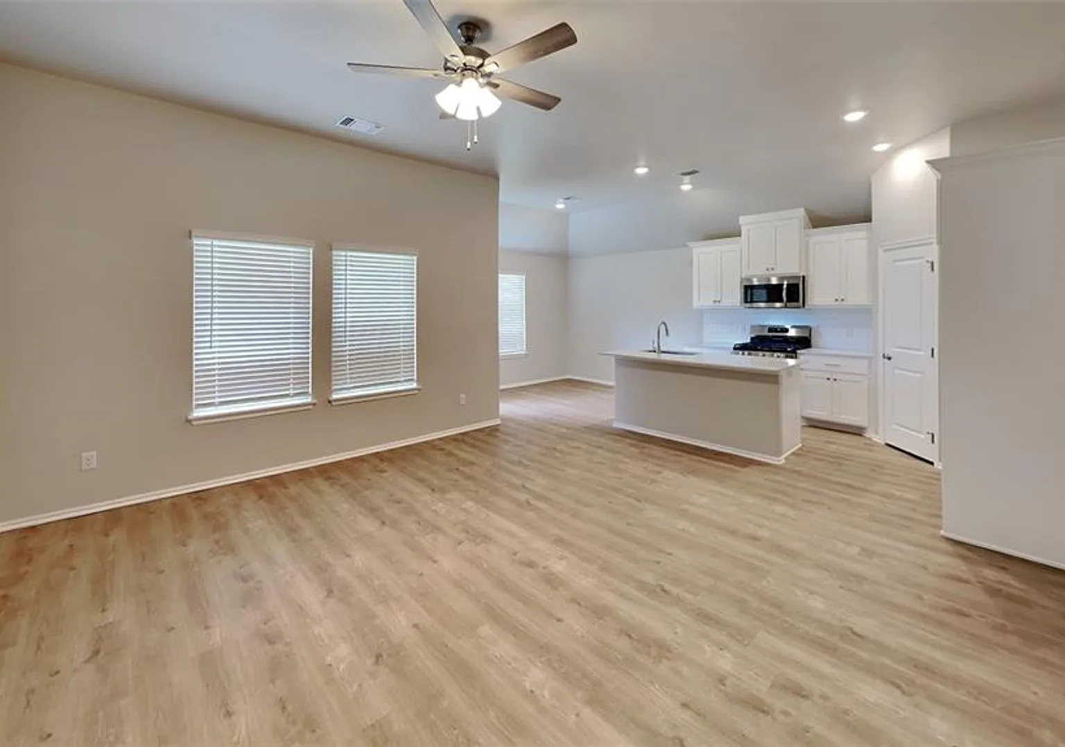 Luxury Brand New 4 Bedroom 2 Bathroom Home In Piedmont Schools- Neighborhood Park And Basketball ... — Photo 4