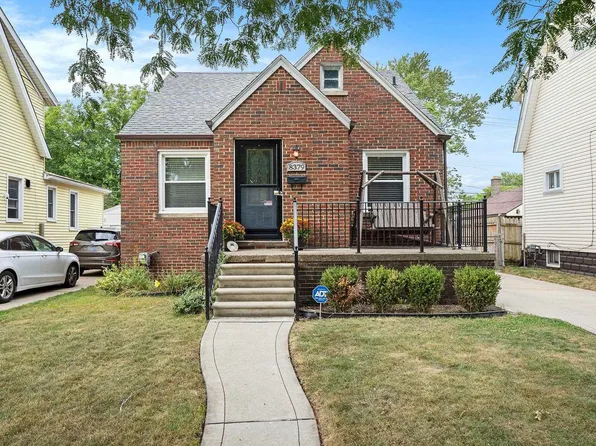 8379 Harding Ave, Center Line, MI 48015