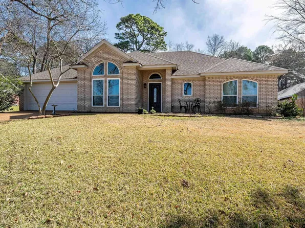 17811 Regal Row, Flint, TX 75762