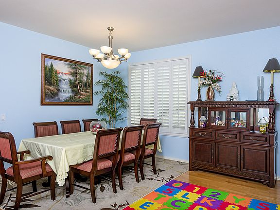 3rd image of 807 River Run Cir