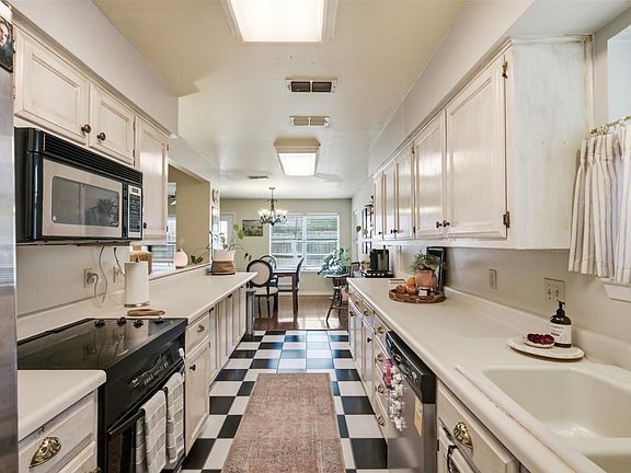 5th image of 1406 Doral Ct