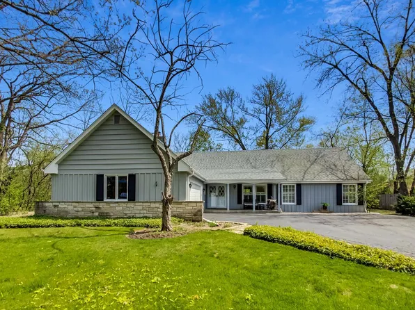 1388 Aitken Dr, Bannockburn, IL 60015
